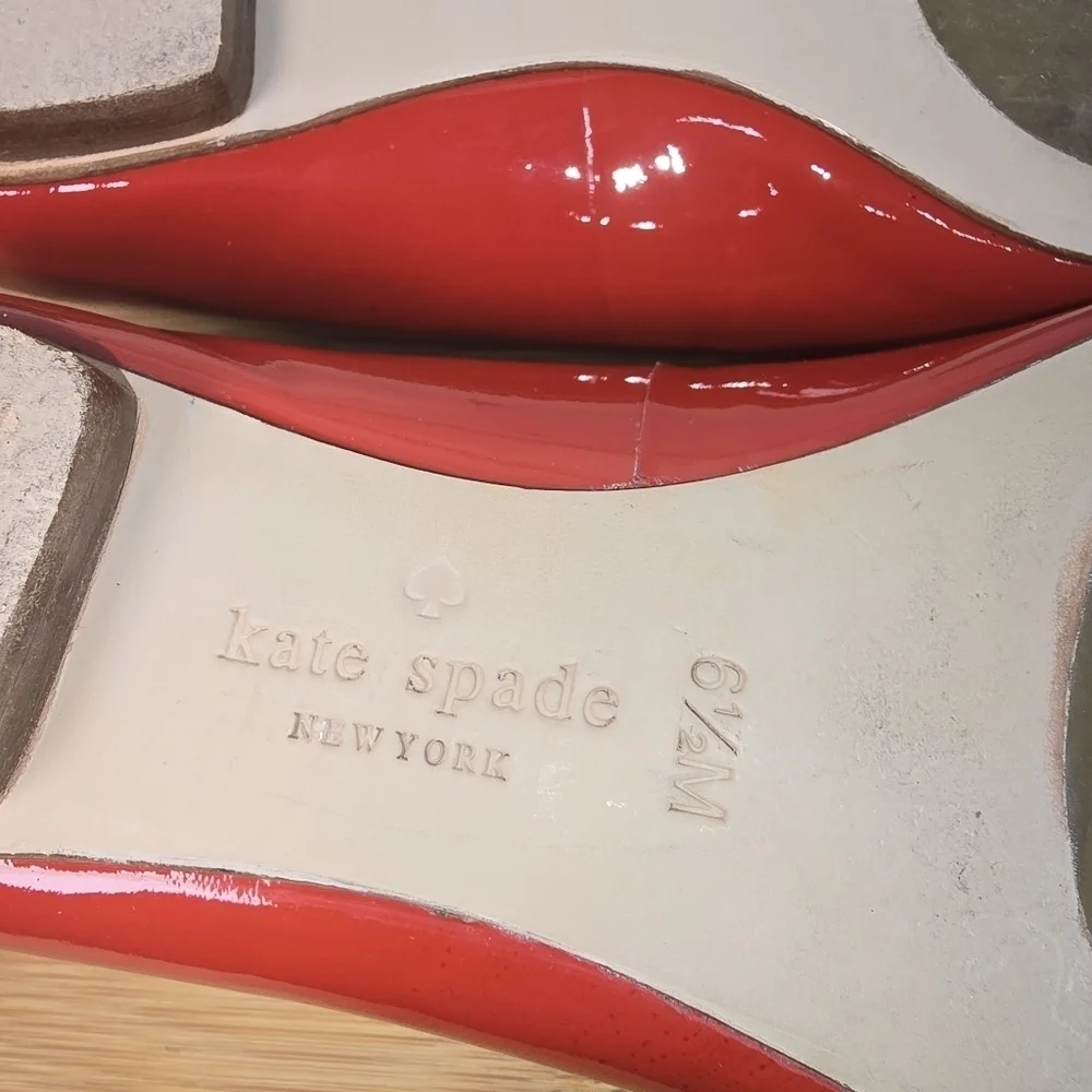 KATE SPADE NEW YORK ERICA RED PATENT FLATS WOMENS SIZE 6 1/2 EUC